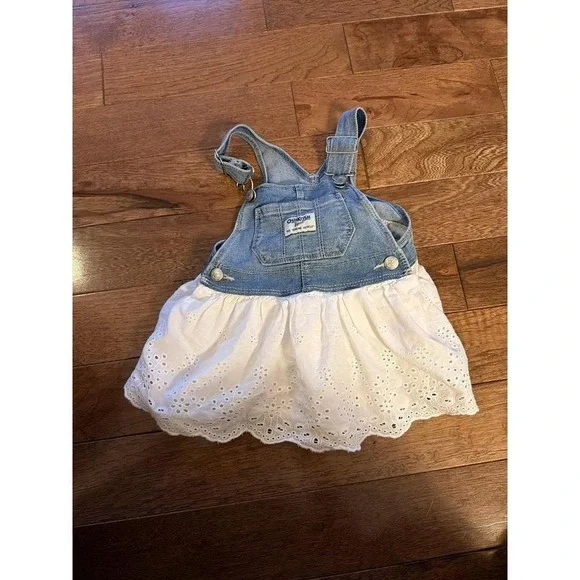 Oshkosh B'Gosh Baby Denim Jumper Dress White Eyelet Skirt Vestbak 12 Months - Picture 1 of 3